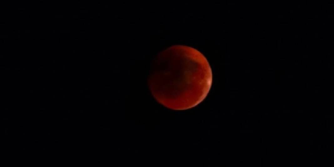 Ay dünyanın gölgesine girdi, Türkiye semalarında tablo ortaya çıktı! Kanlı ay tutulması görsel şölen sundu: İşte görüntüler 3